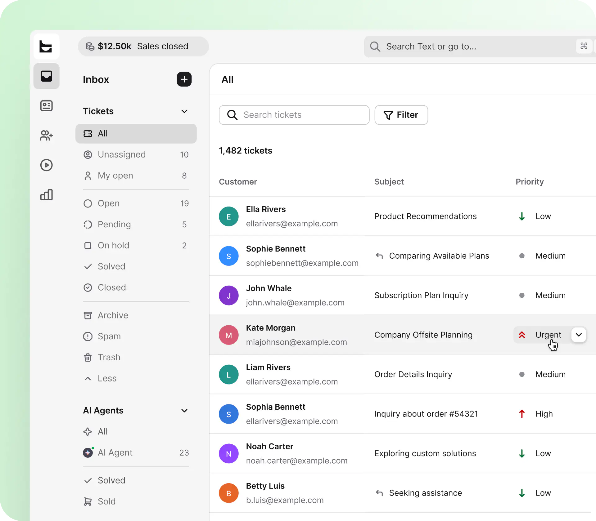 HelpDesk.com ticket inbox with AI-assisted support